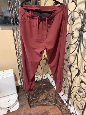 Mens Lululemon Joggers XXL Maroom